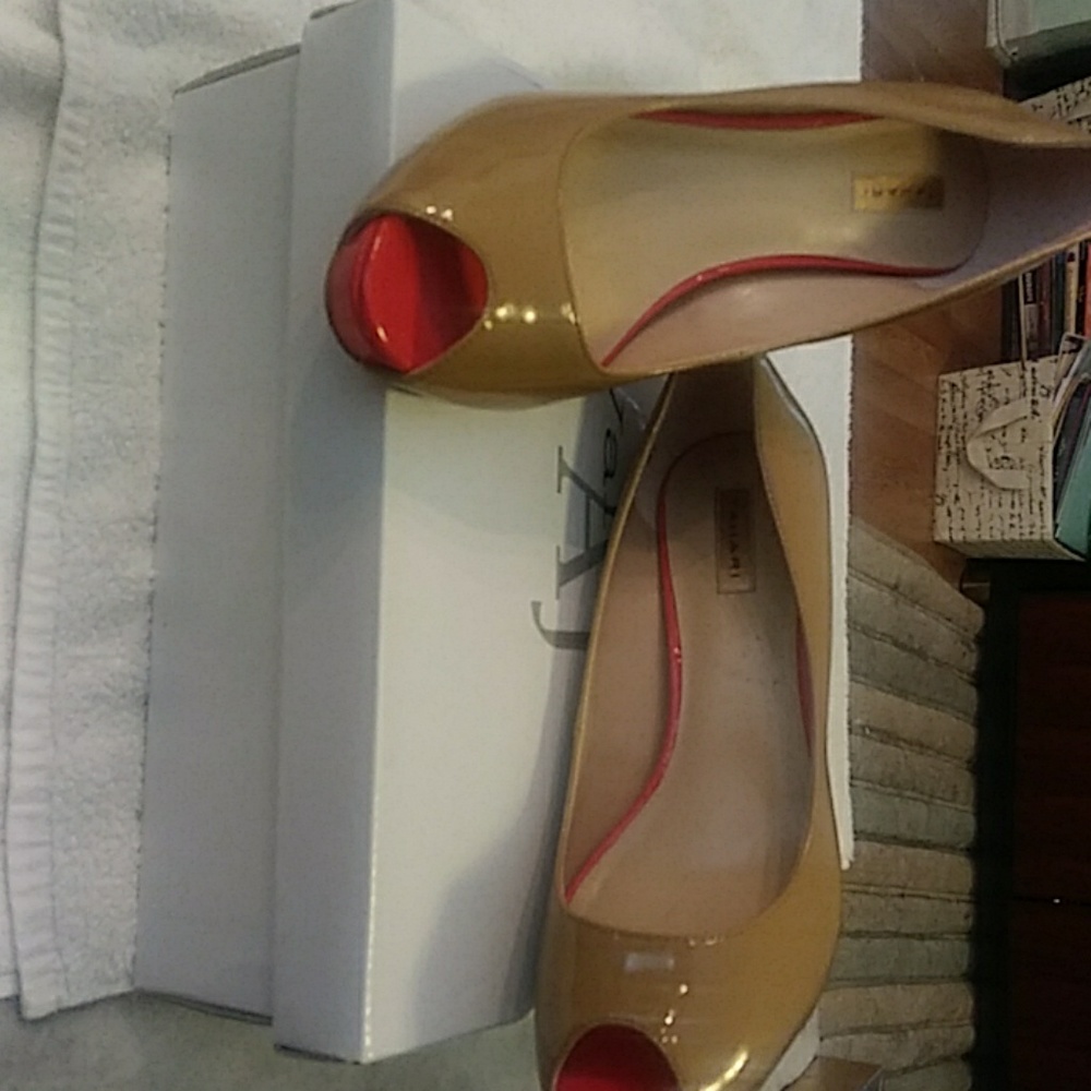 Tahari Sz8 Women's Heels
